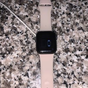 Locked!!!! Apple Watch Series 5 40mm